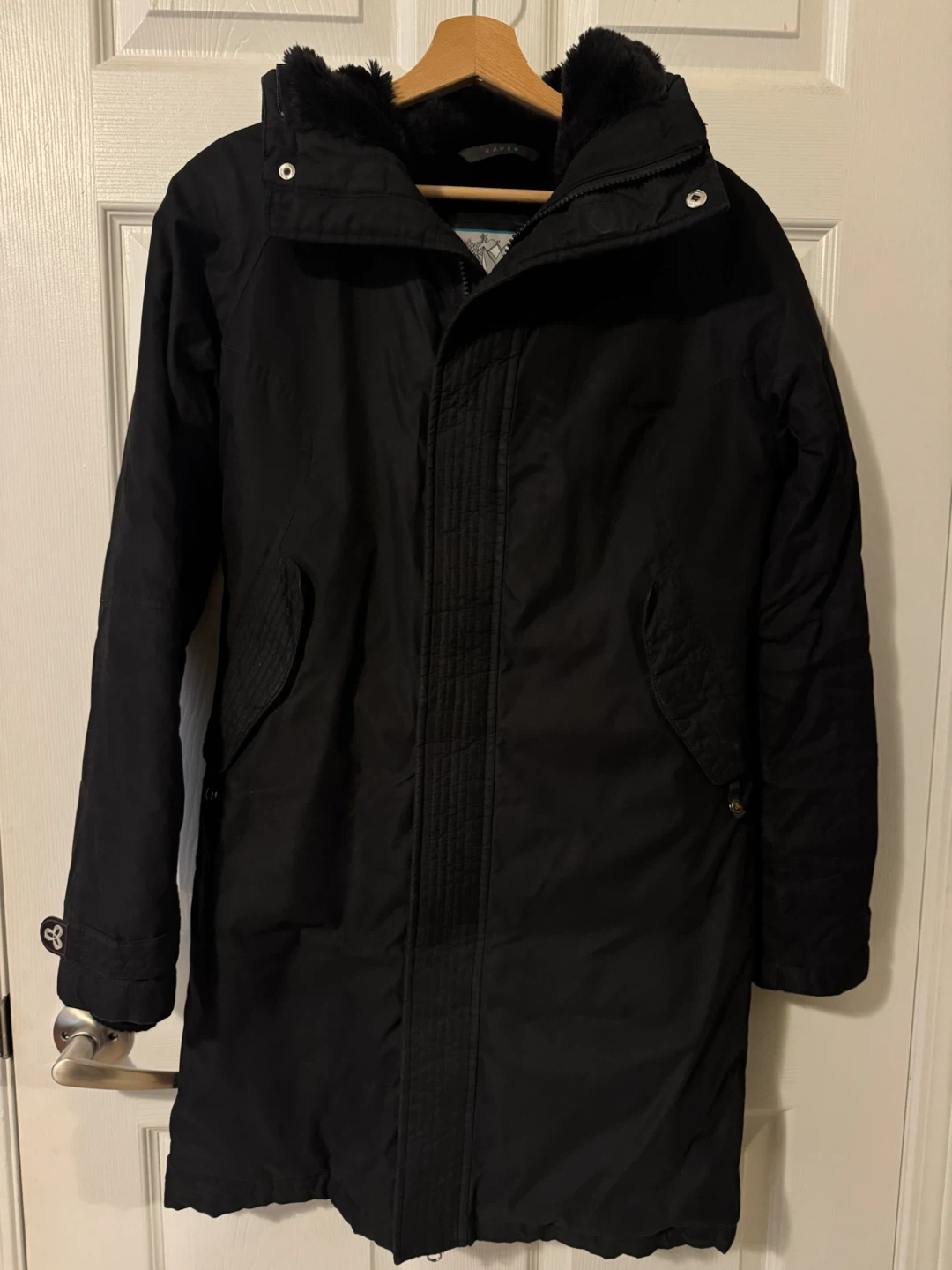 Aritzia TNA Raven Parka - Black