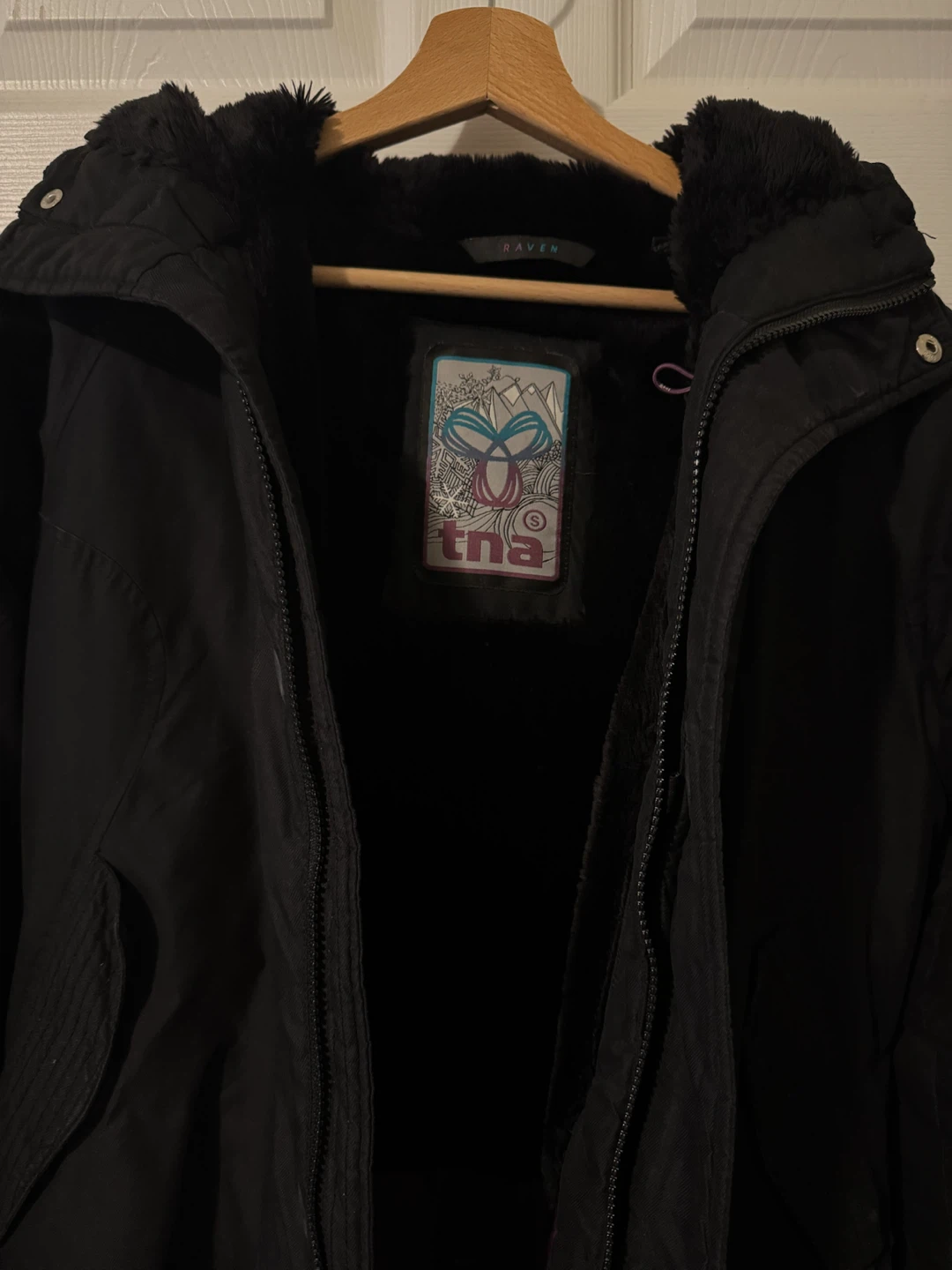 Aritzia TNA Raven Parka - Black - photo 4