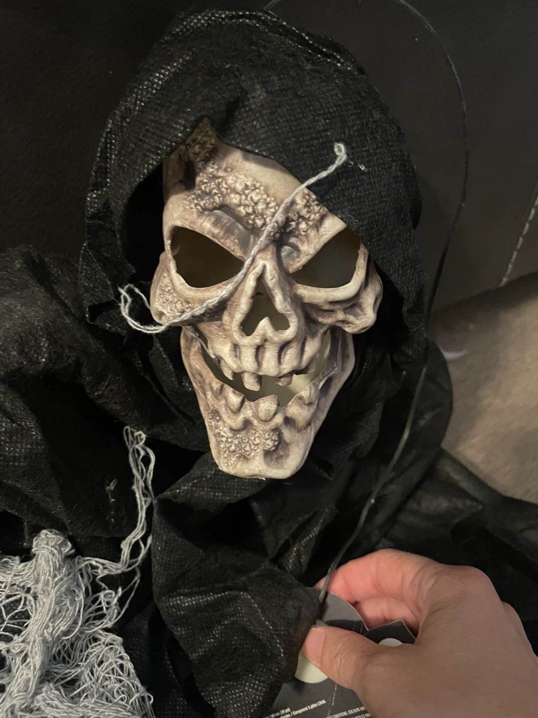 NEW! Light-Up Hanging Skeleton Halloween Reaper - photo 2