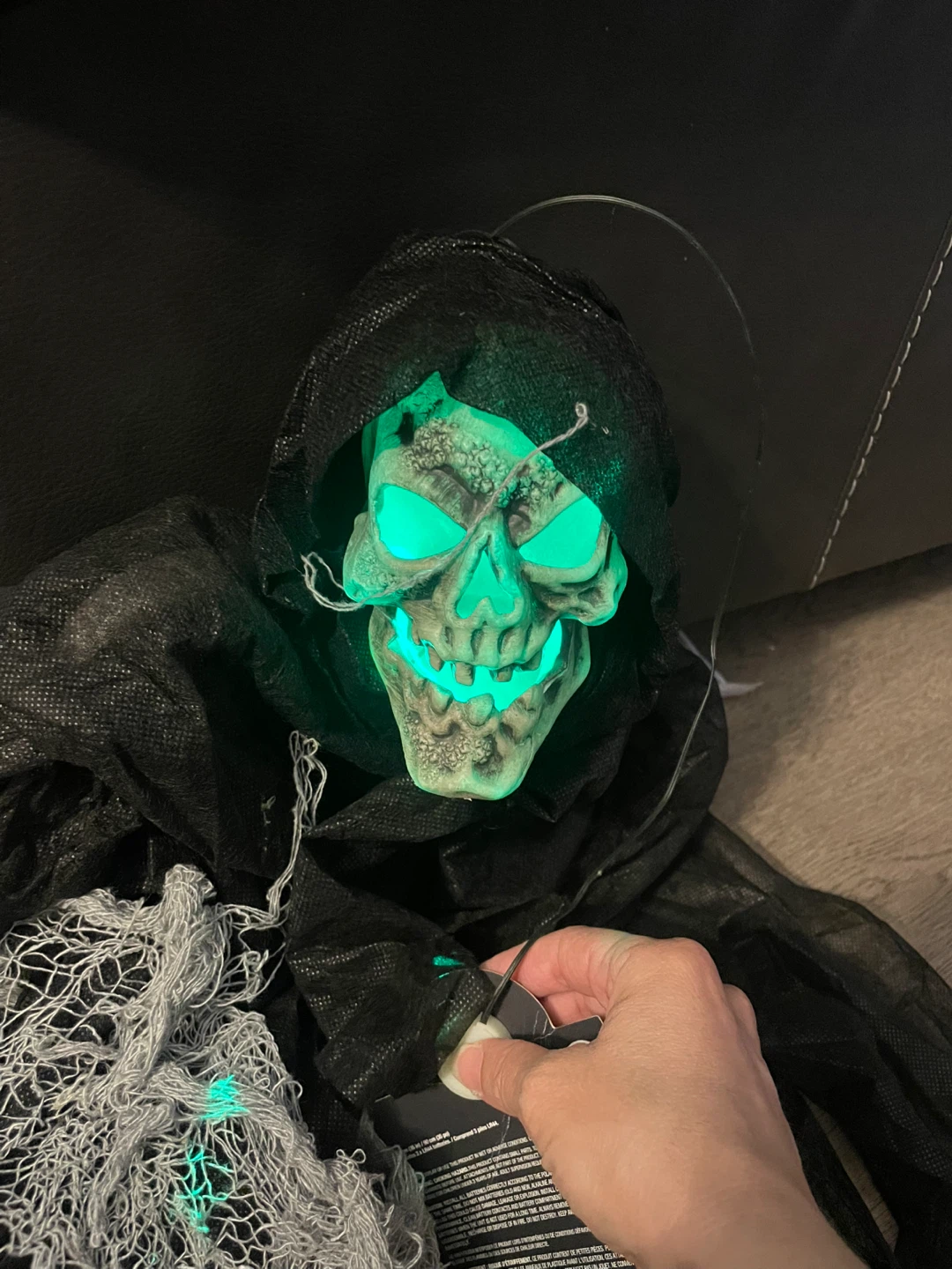 NEW! Light-Up Hanging Skeleton Halloween Reaper - photo 4