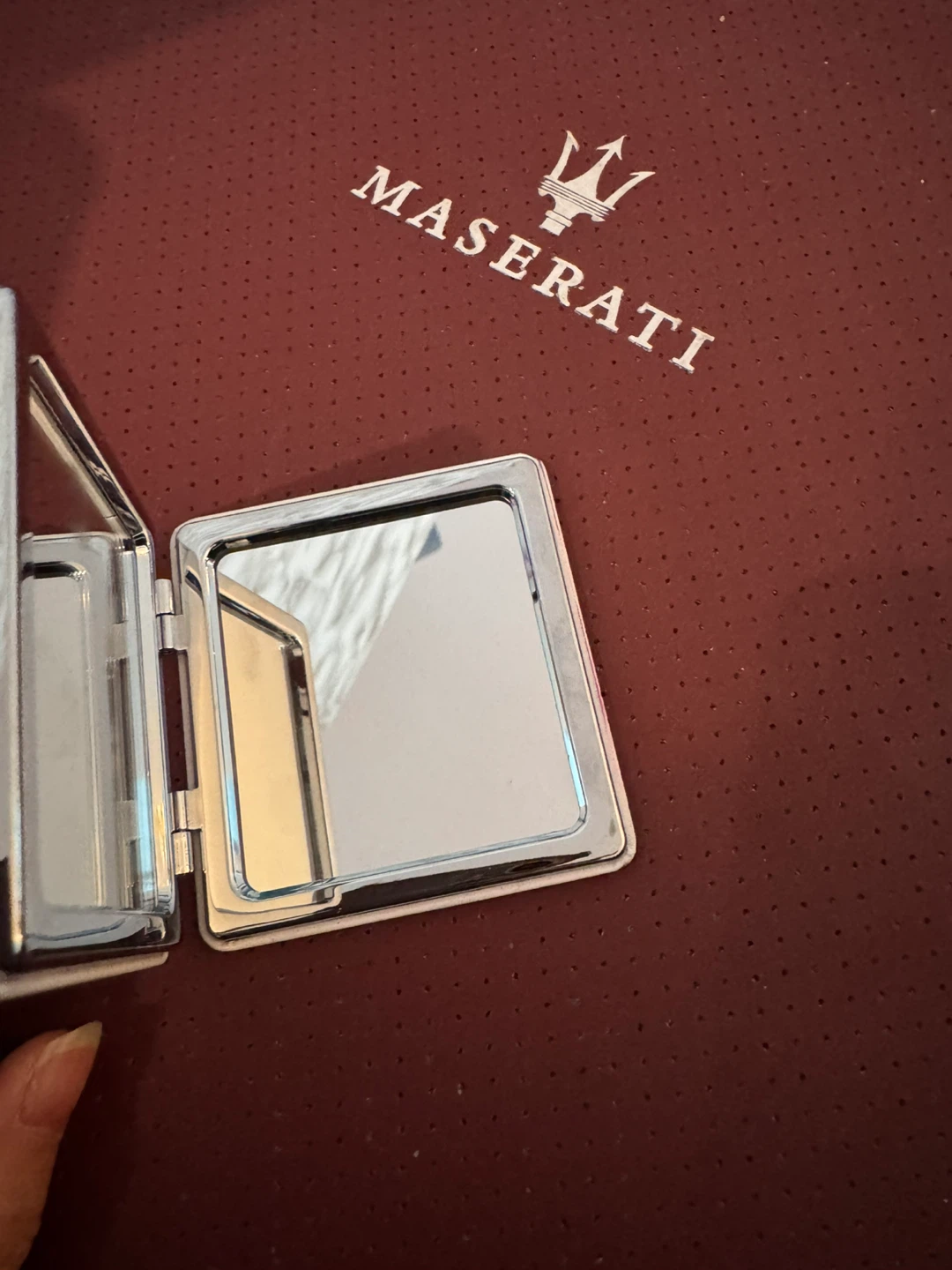 Celebrity Compact folding vanity mirror - photo 5