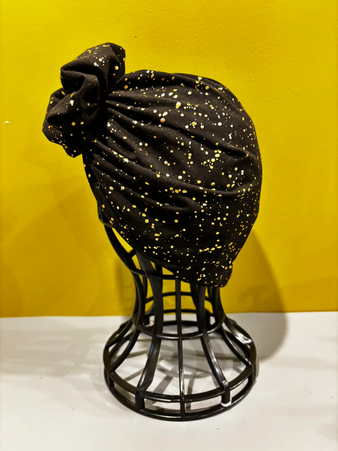 Black and Gold Splatter Print Turban Hat - photo 2