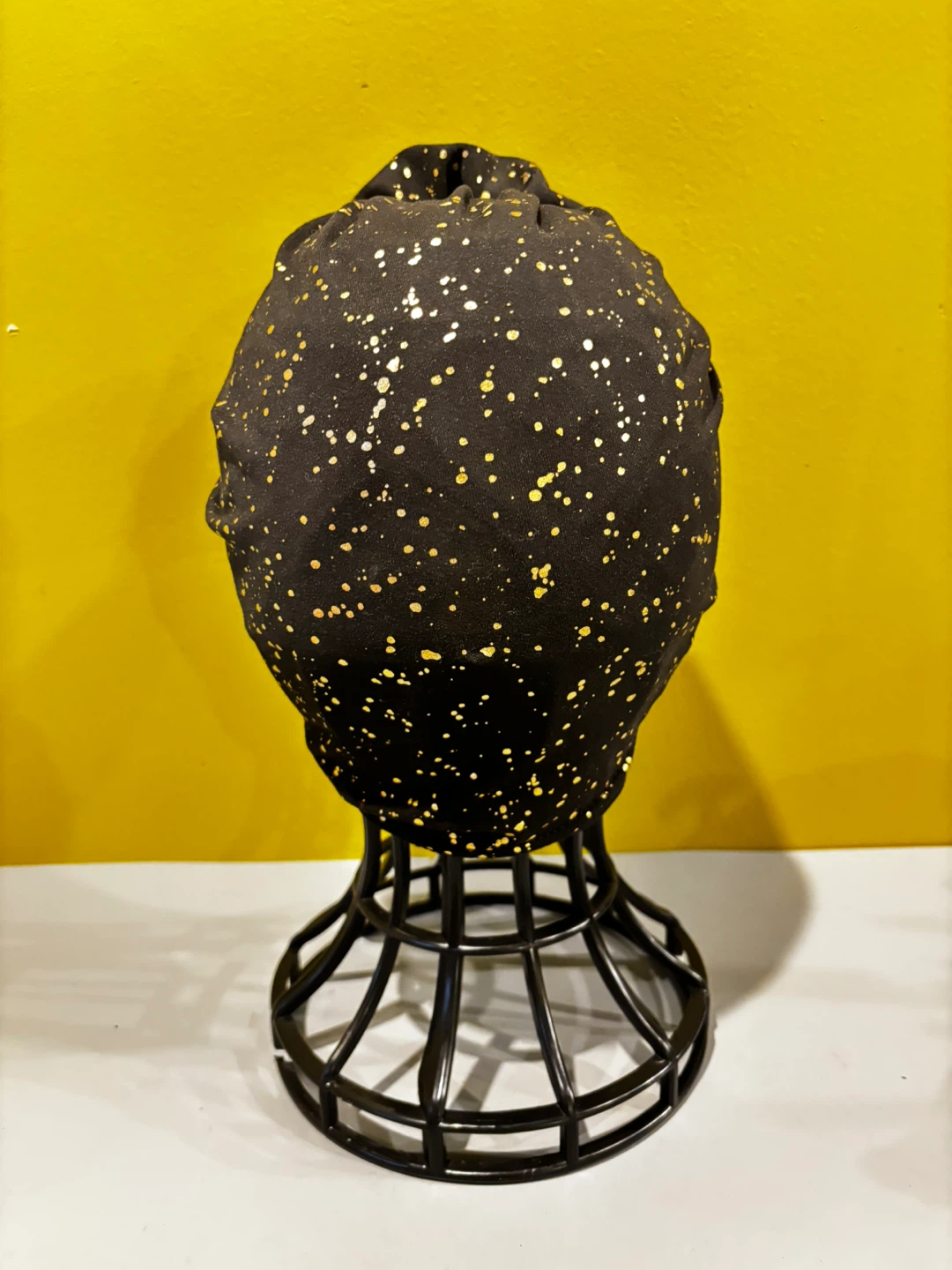 Black and Gold Splatter Print Turban Hat - photo 3