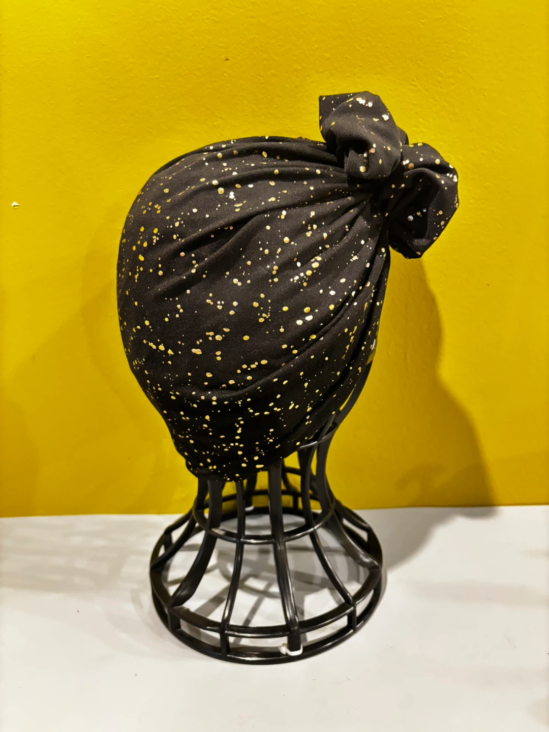 Black and Gold Splatter Print Turban Hat - photo 4