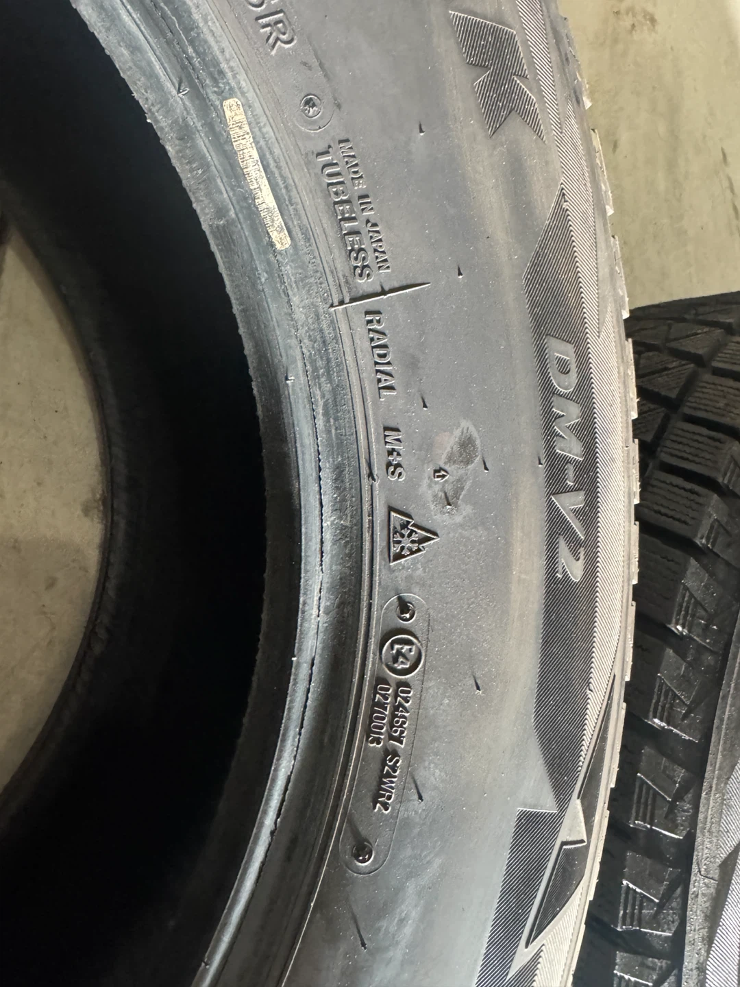 265/70R17 Bridgestone Blizzak Set of 4 - 96% Tread (dot 2025) - photo 4