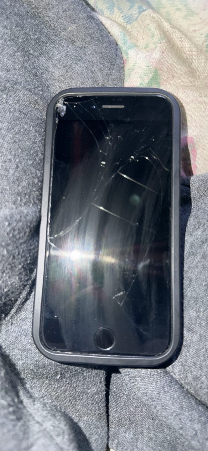Cracked Apple iPhone SE 2nd gen
