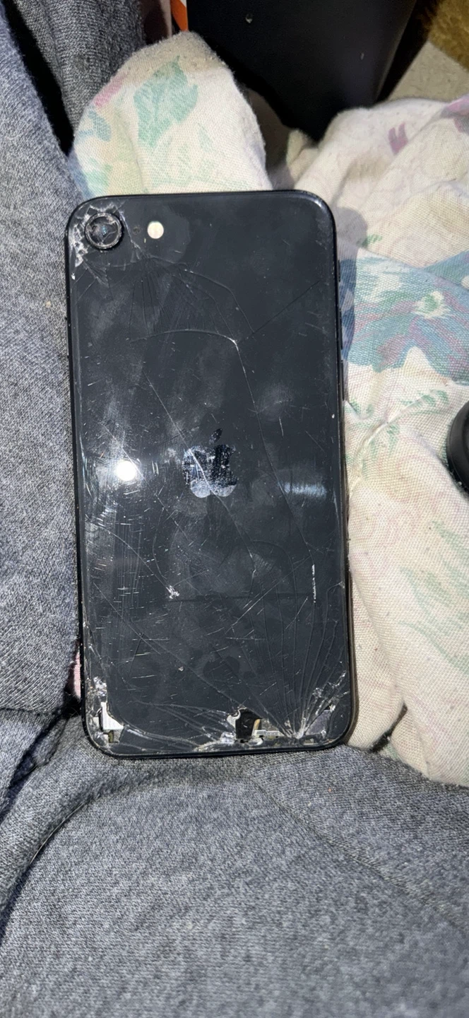 Cracked Apple iPhone SE 2nd gen - photo 2
