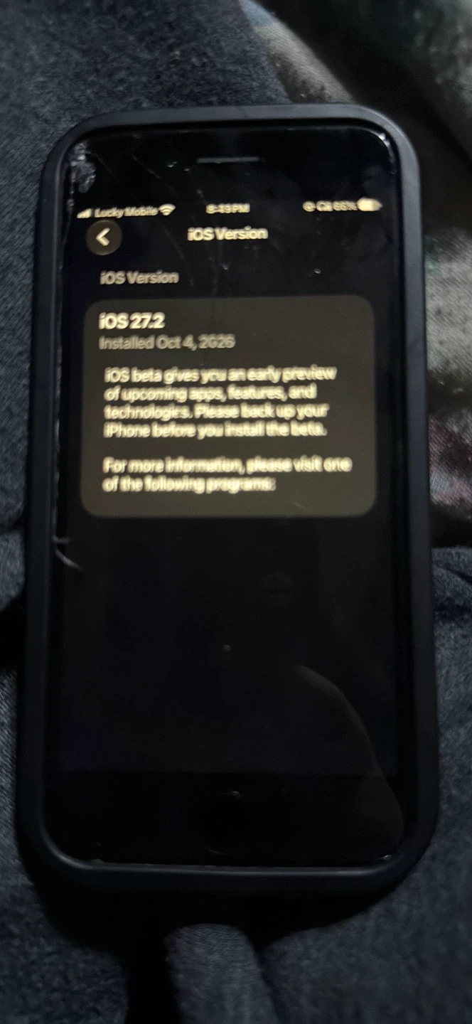 Cracked Apple iPhone SE 2nd gen - photo 3