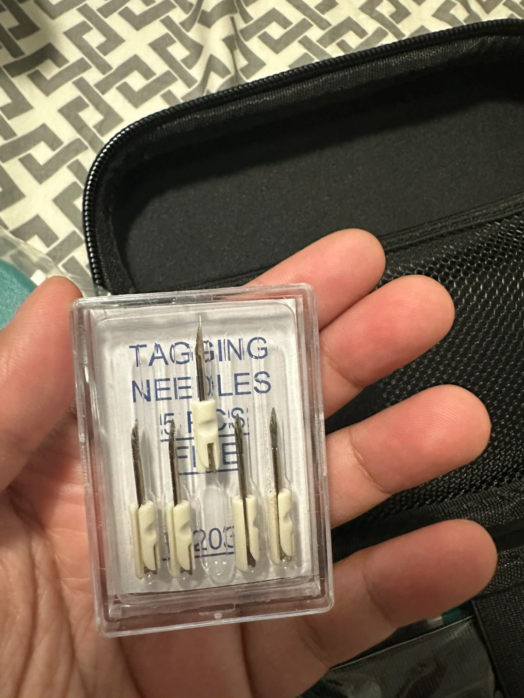 Stitch Gun Kit for Clothes & Quick Repairs (New) - photo 5