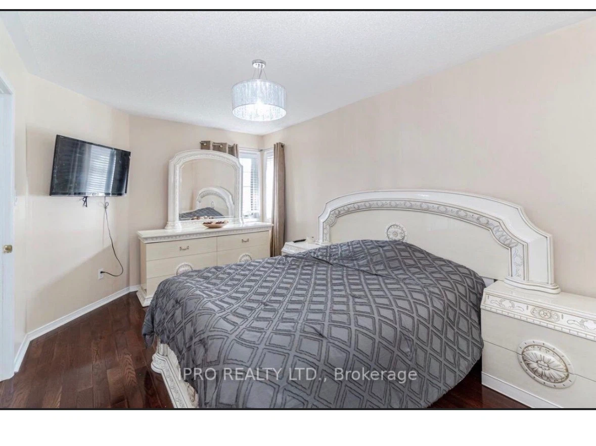 Upstairs Private room for rent - photo 2