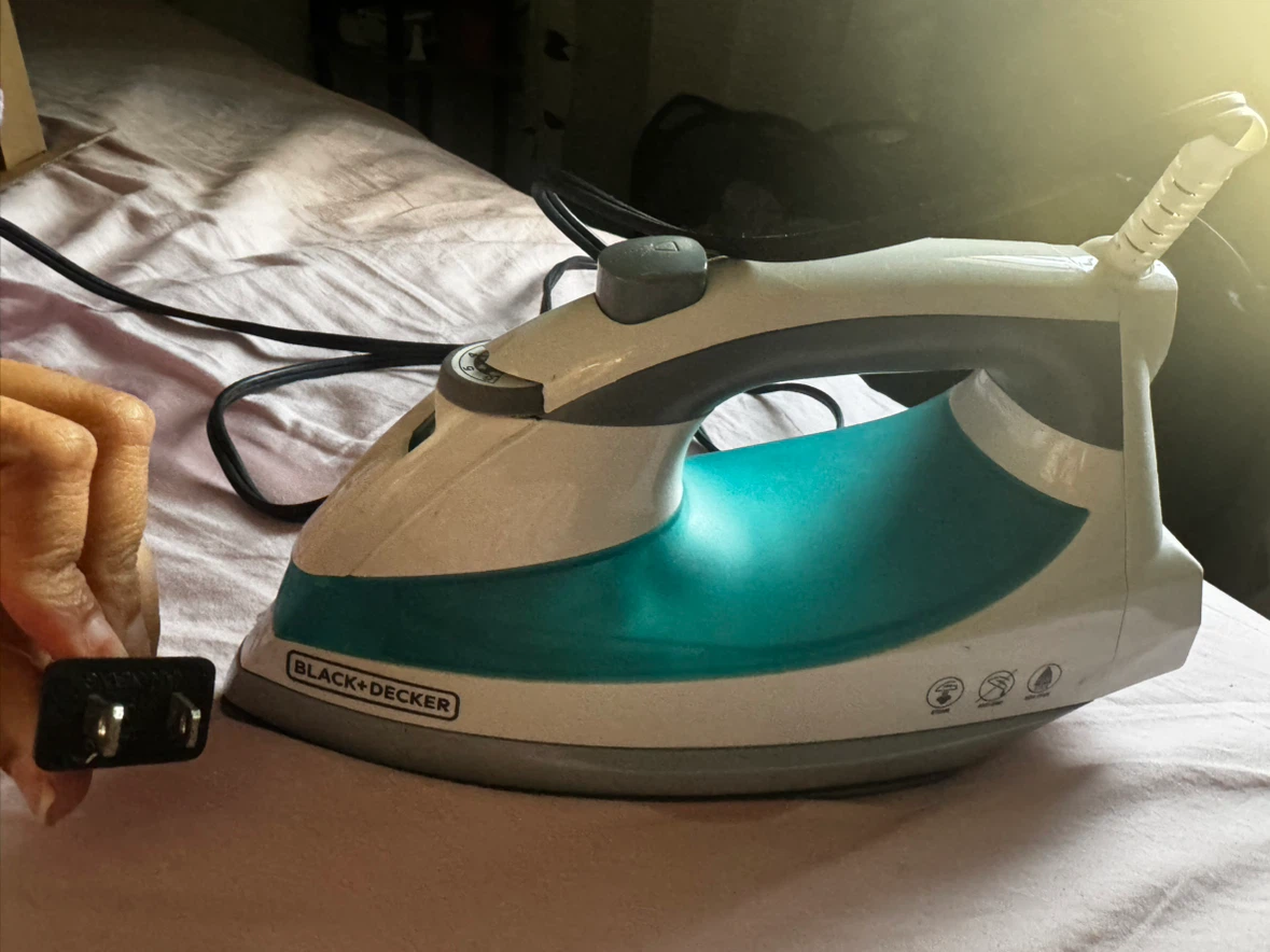Black+Decker Steam Iron IR0820C