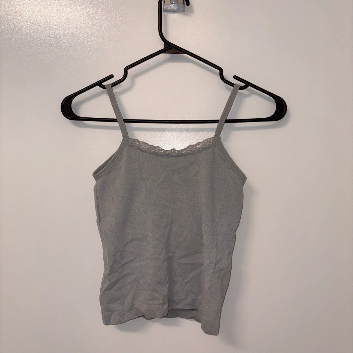 NEW - XS Light grey lace-trim padded cami tank top 🩶 - photo 2