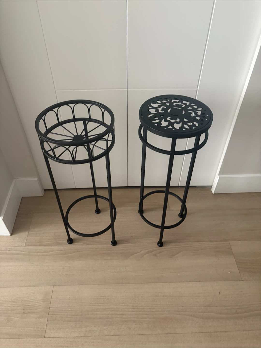 Set of two metal plant stands - photo 2