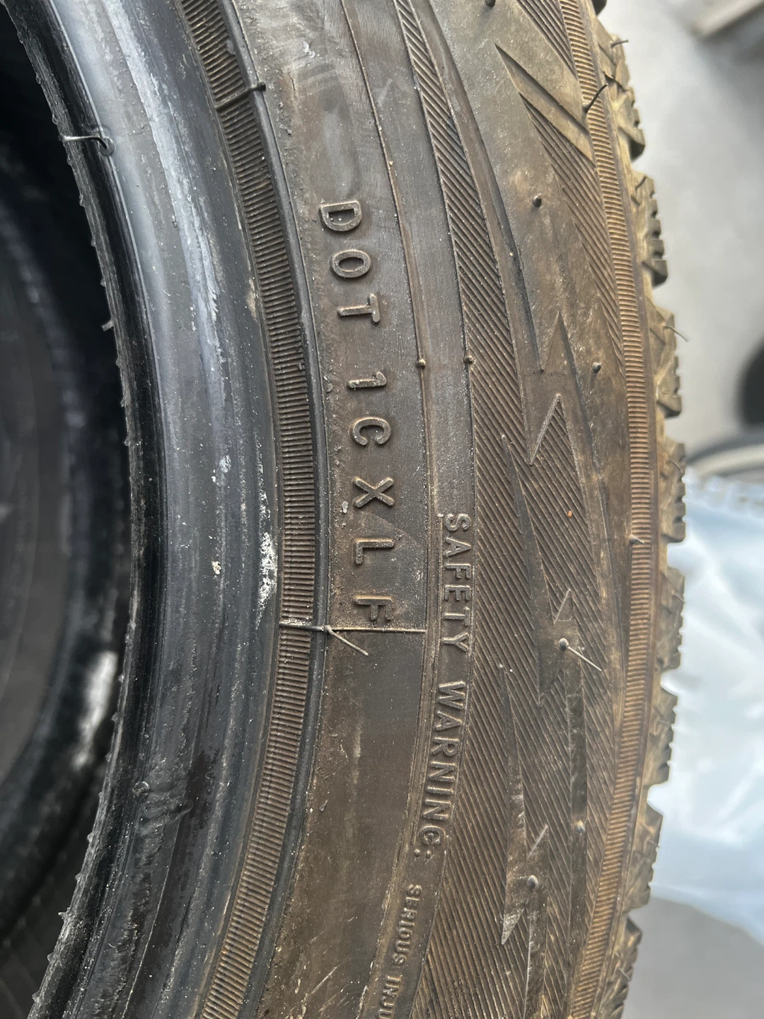 Winter tires Toyo 215/65/17 - photo 2
