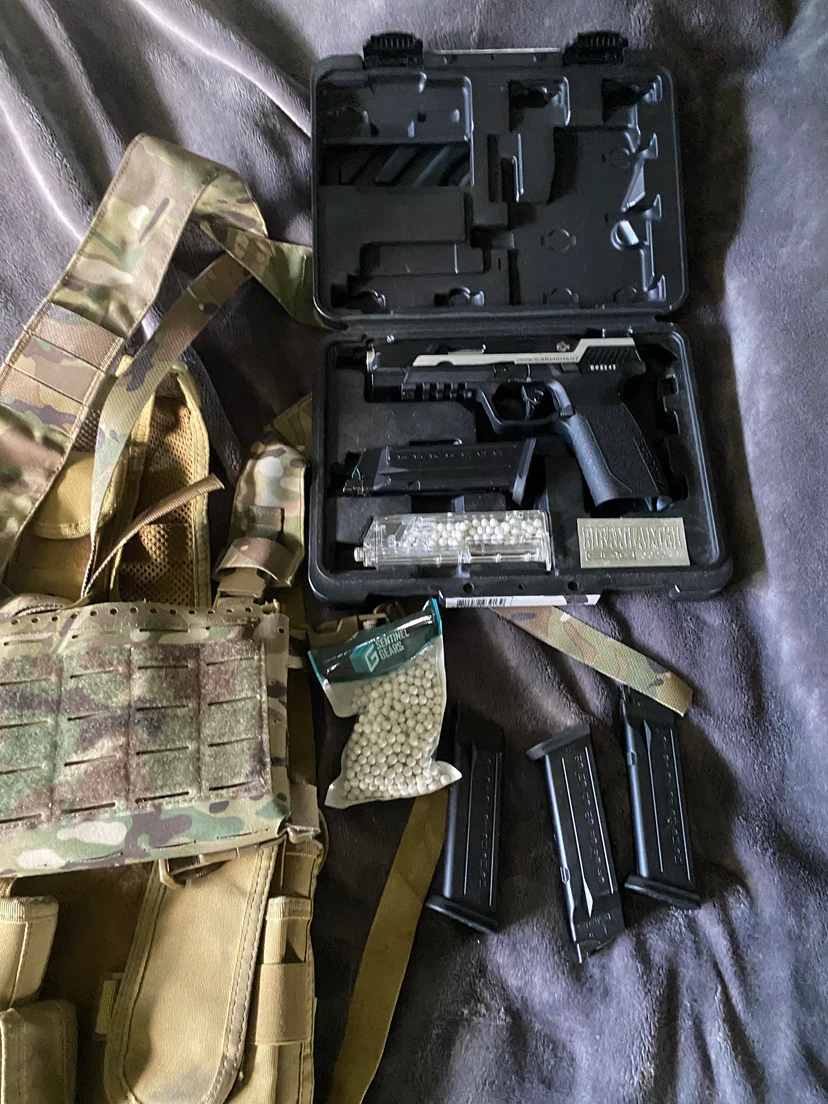 G&G Piranha MK I Airsoft Pistol and Yakeda Tactical Vest - photo 4