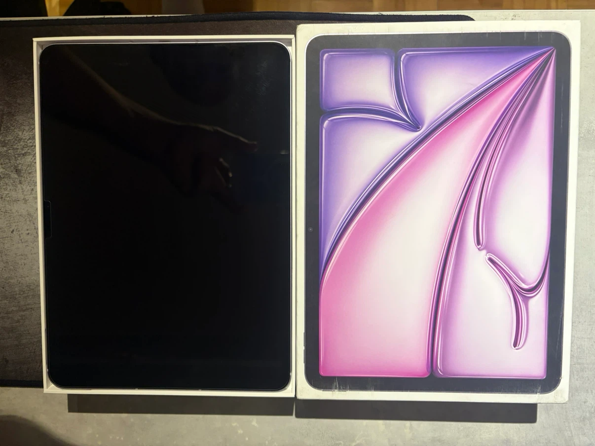 iPad Air M2 Wifi + Cellular - 128GB - Like New! - photo 5