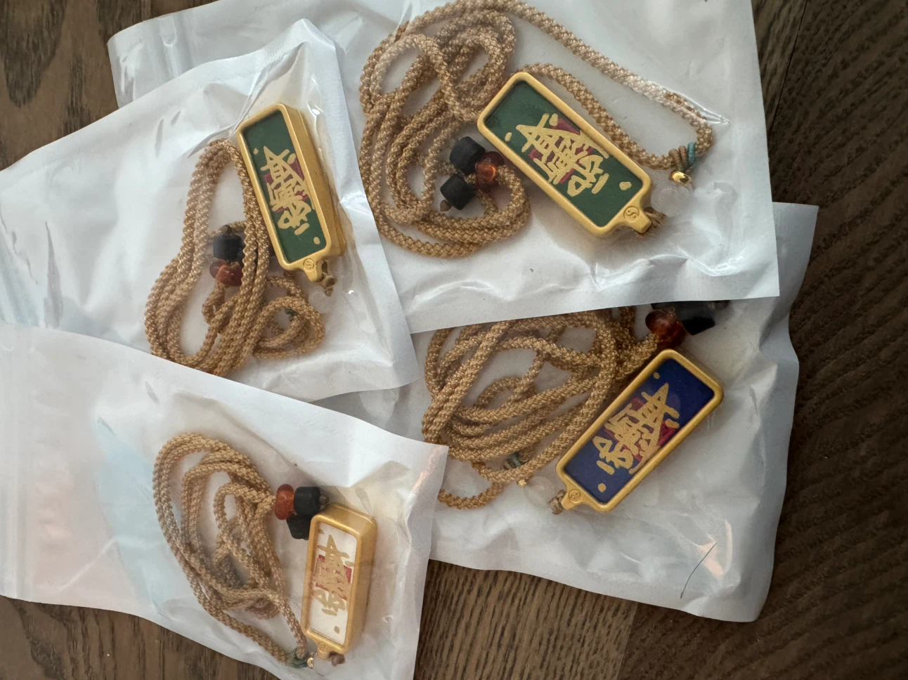 $2 for all 4 pieces pendant necklaces