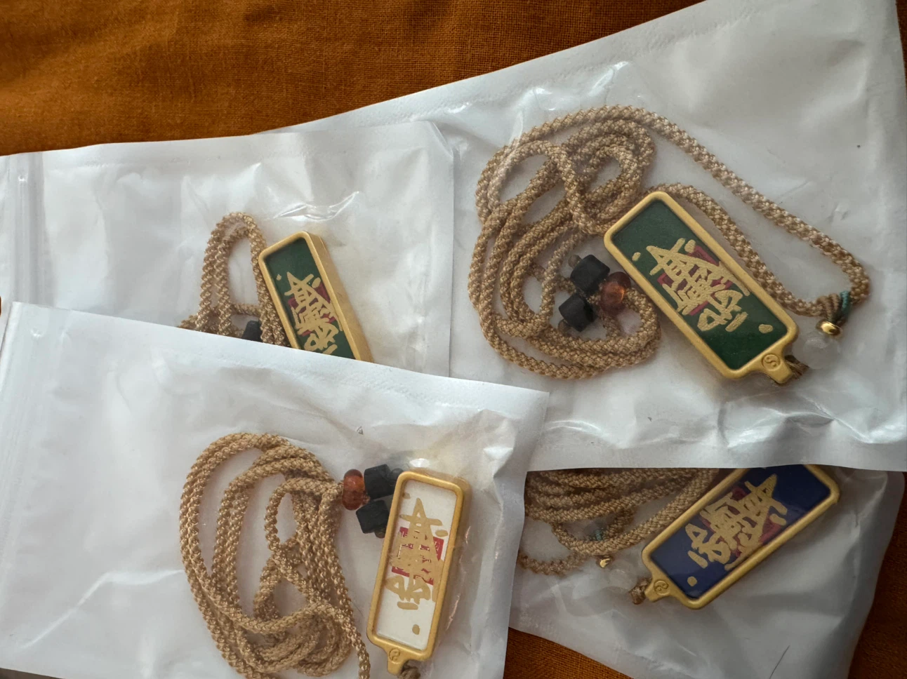 $2 for all 4 pieces pendant necklaces - photo 2