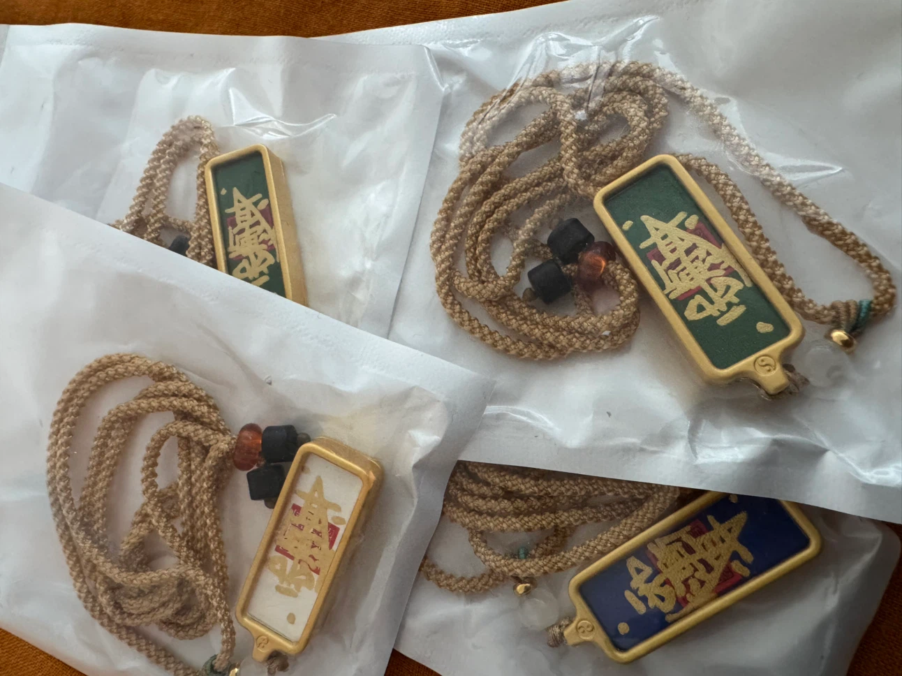 $2 for all 4 pieces pendant necklaces - photo 3