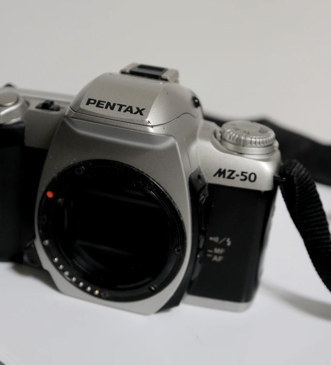 Pentax MZ-50 Film Camera - photo 2