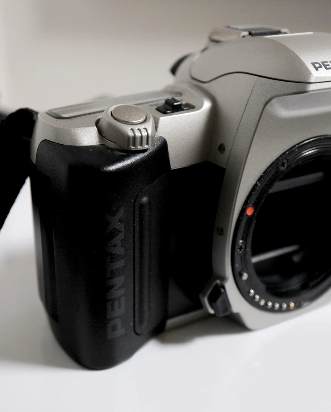 Pentax MZ-50 Film Camera - photo 3