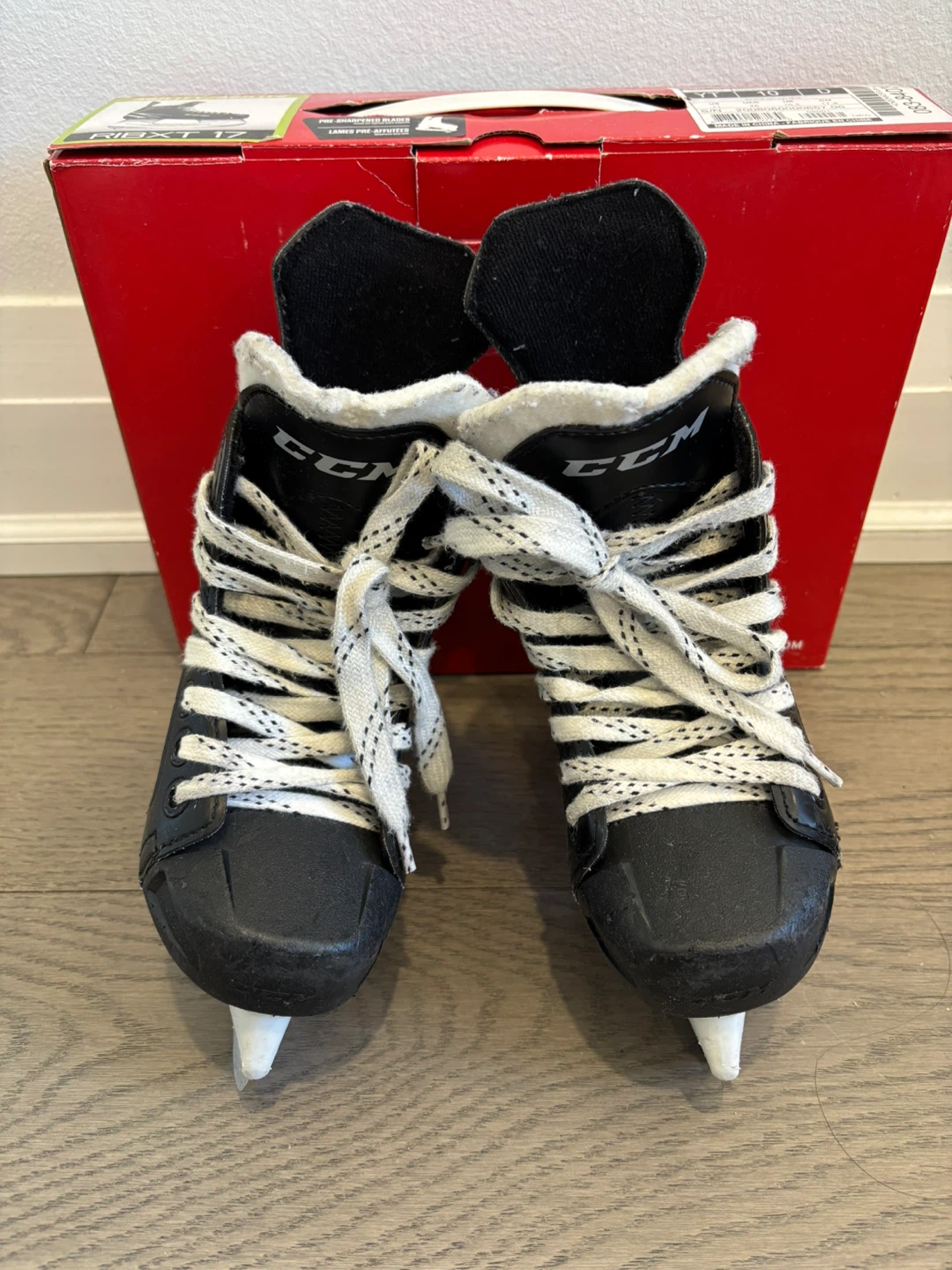 CCM Hockey Skates for kids Size 10 and 11 - photo 3