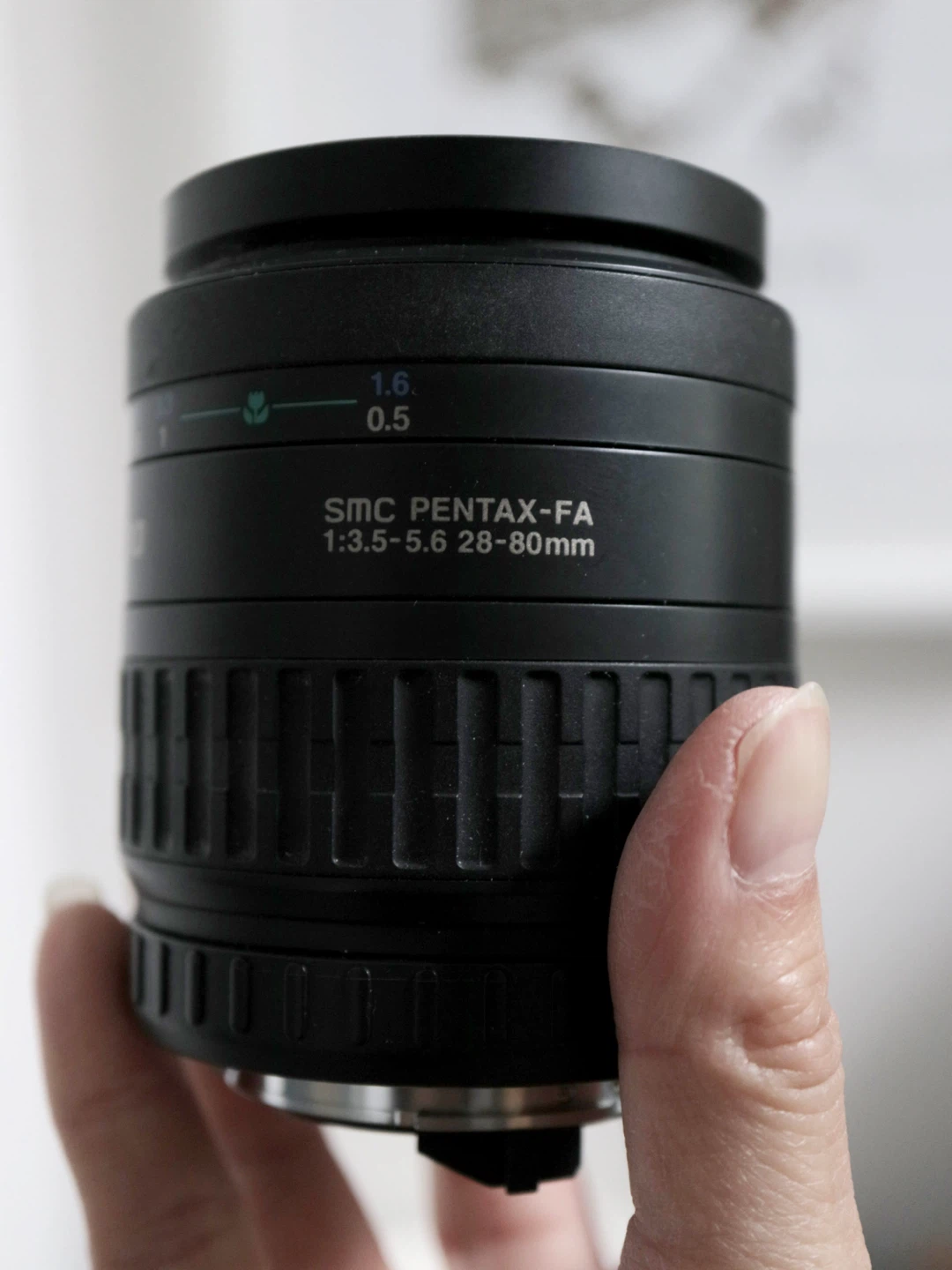 SMC Pentax-FA 28-80mm Lens - photo 2