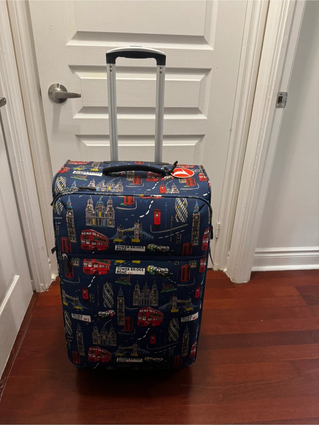 London-themed rolling suitcase - photo 3