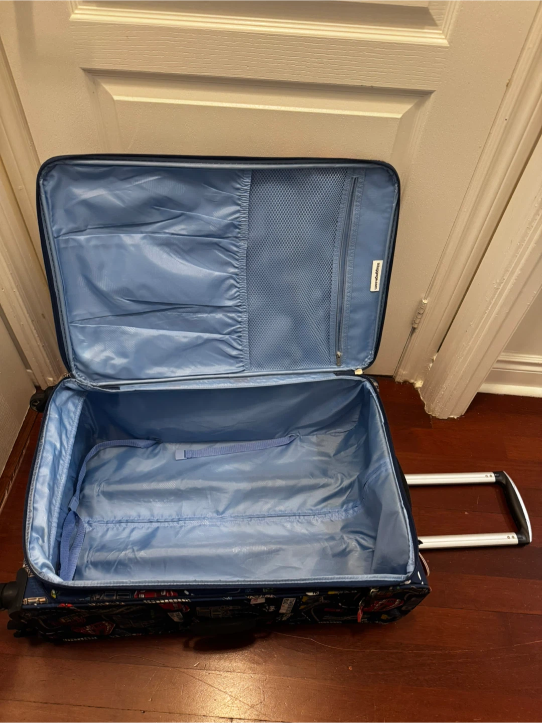 London-themed rolling suitcase - photo 4