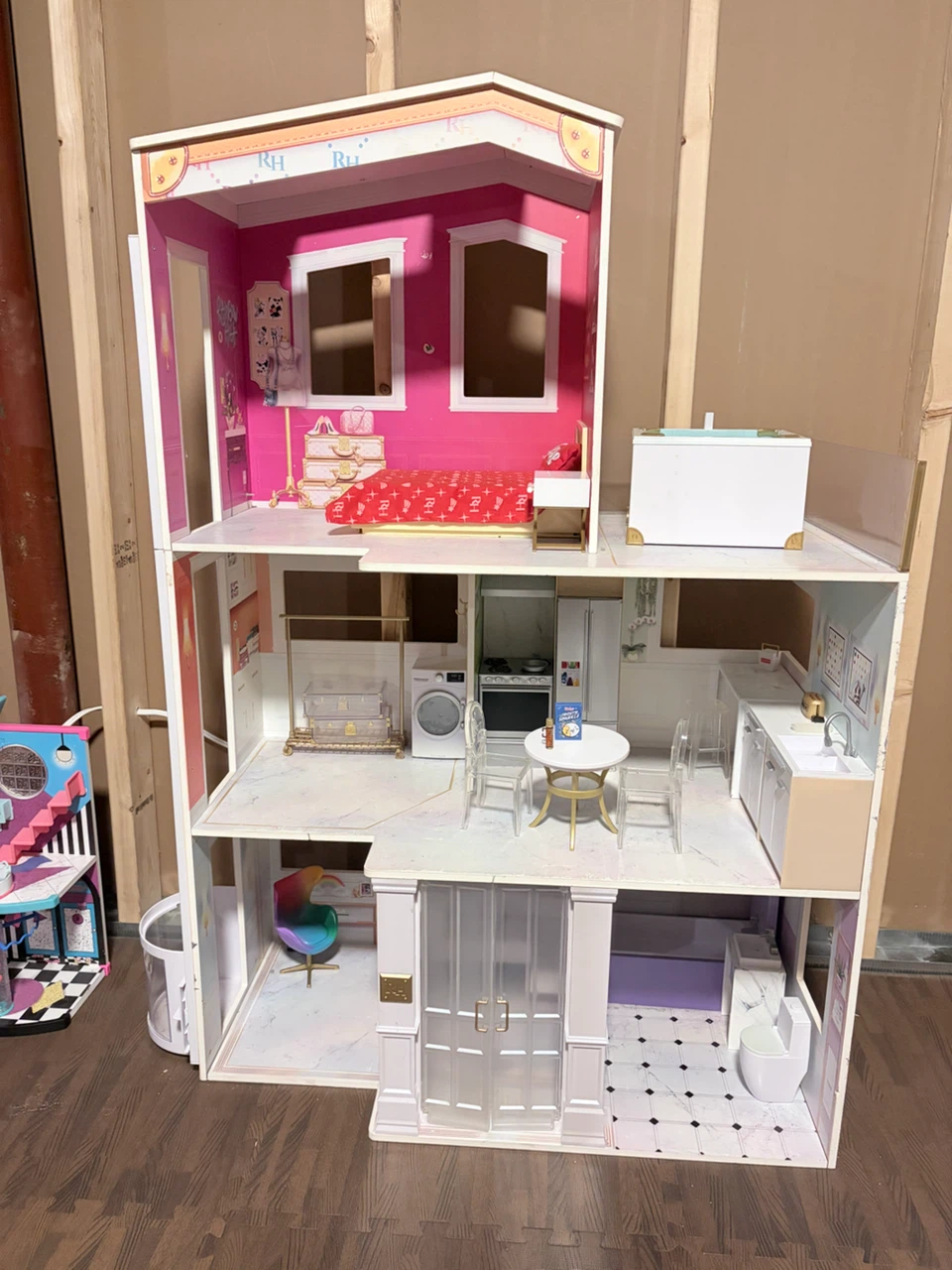 Rainbow High Fashion Dollhouse - photo 3