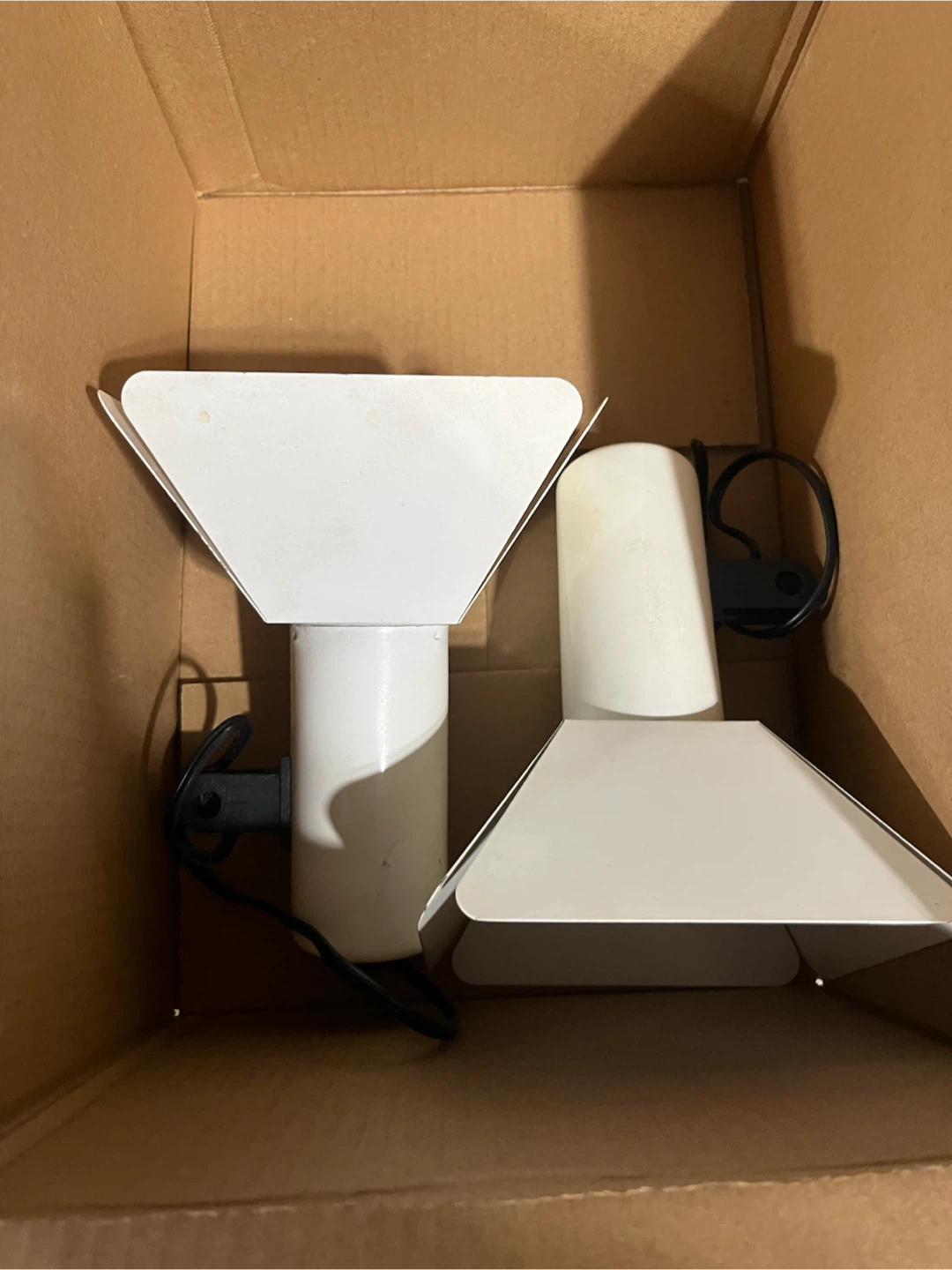 Set of Two Vintage White Metal Clip-On Lamps - photo 2