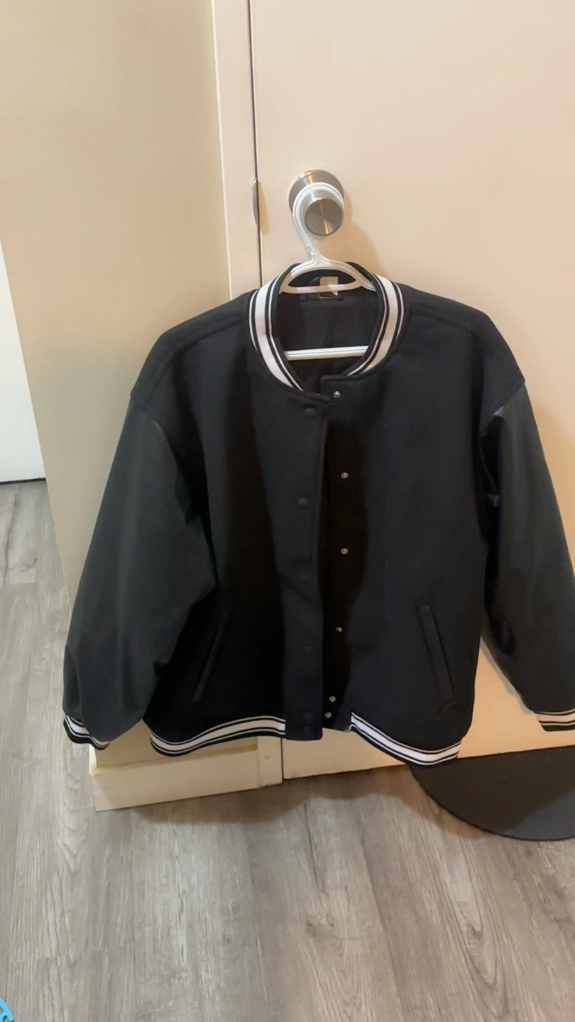 Black Varsity/Bomber Jacket – Size XL - photo 2