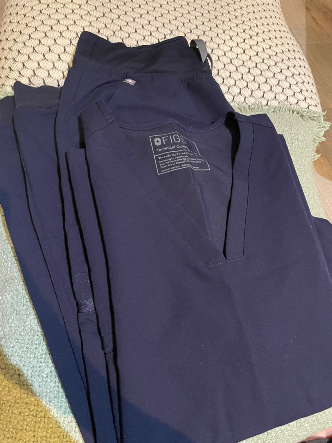 FIGS Technical Collection Scrub Set