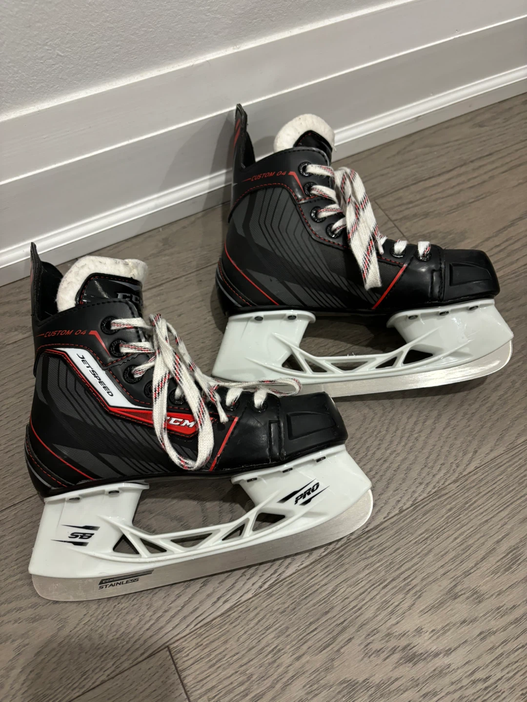 CCM Hockey Skates size 1 for kids - photo 3