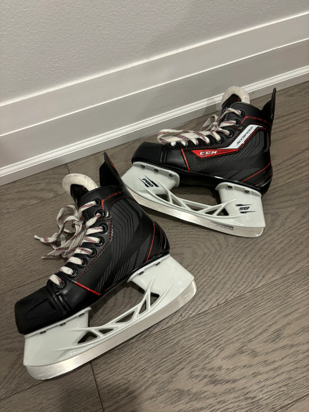 CCM Hockey Skates size 1 for kids - photo 4
