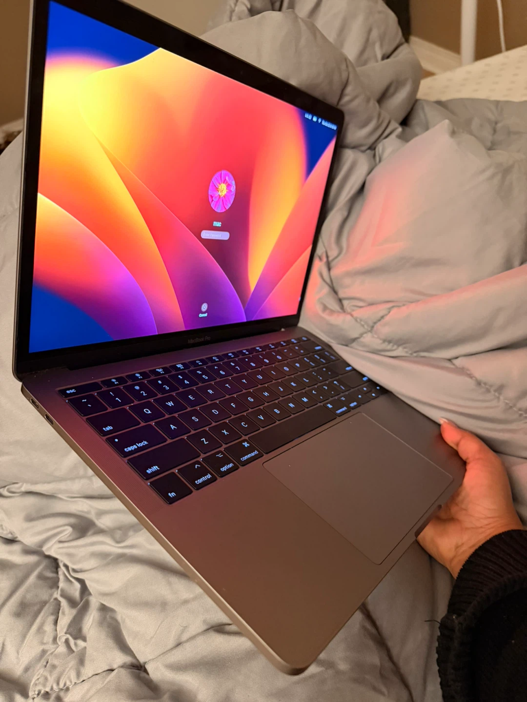 Apple MacBook Pro - photo 2