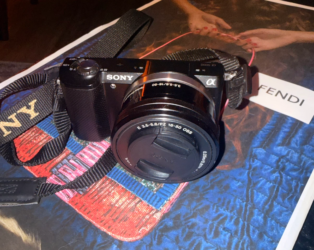 Sony Alpha a5000 Camera with 16-50mm Lens