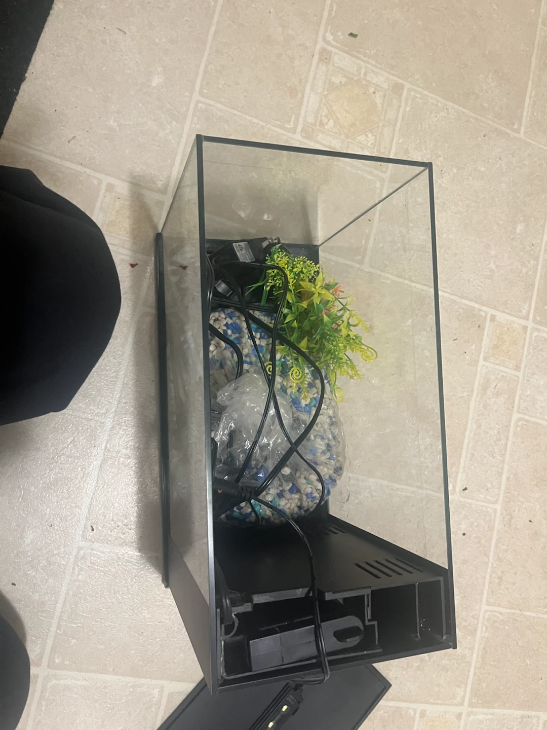 Small Glass Aquarium with Integrated Light - photo 2