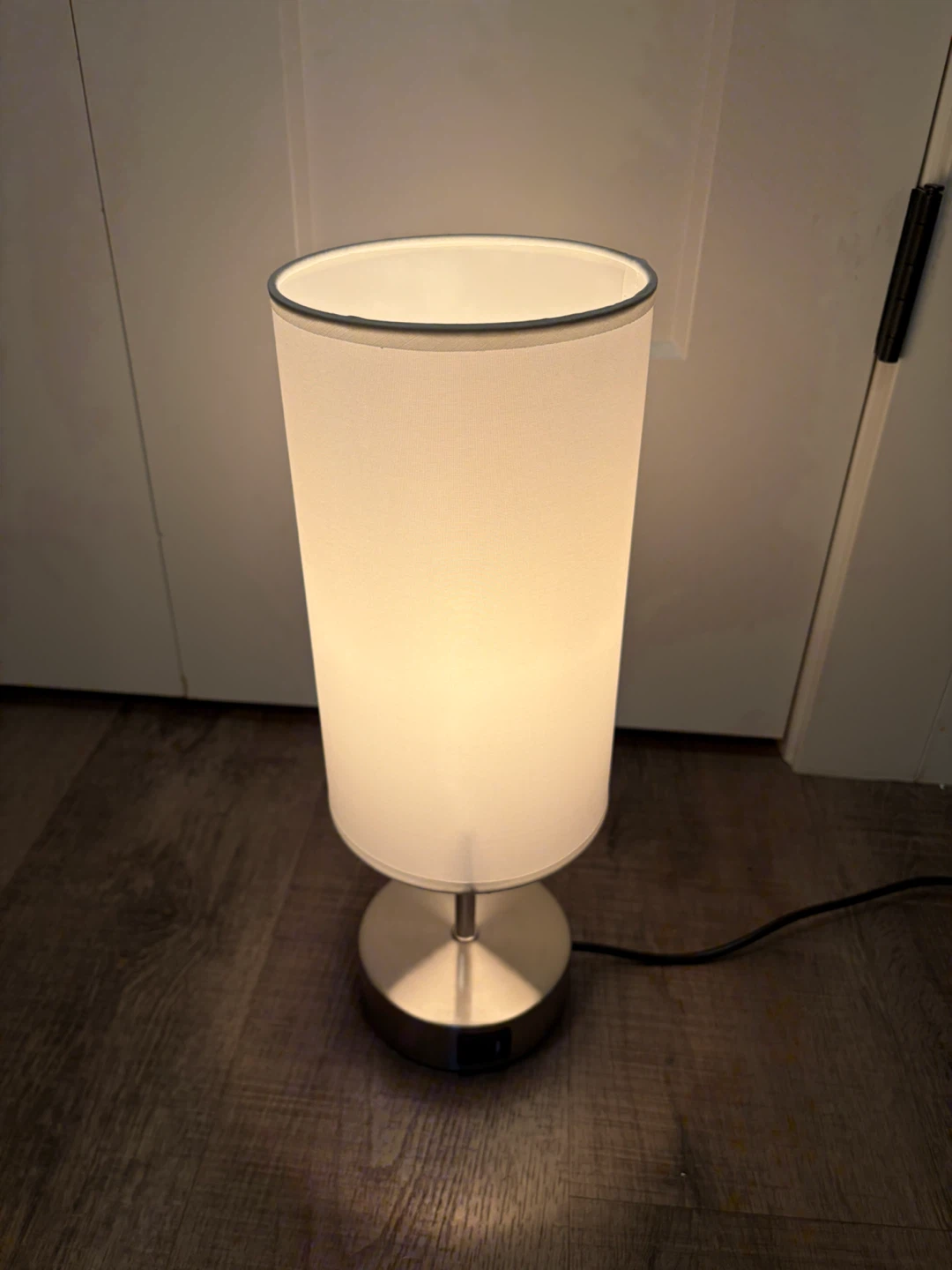 IKEA dimmable table lamp with charge port - photo 3