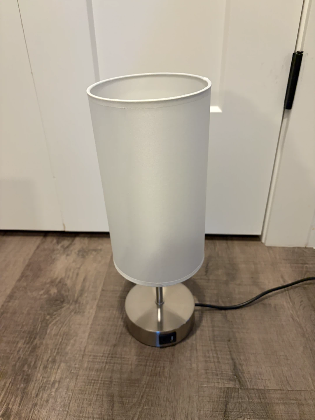 IKEA dimmable table lamp with charge port - photo 4