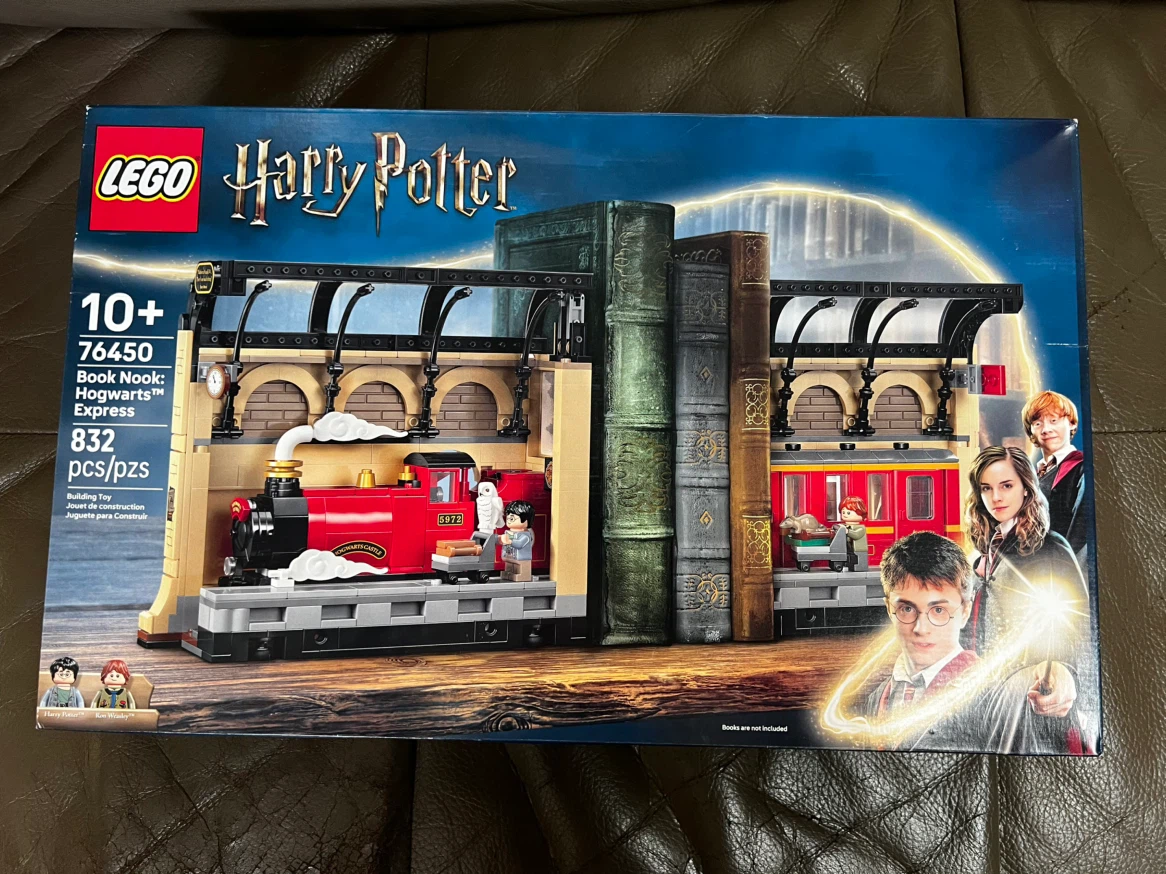 LEGO Harry Potter Book Nook: Hogwarts Express 76450