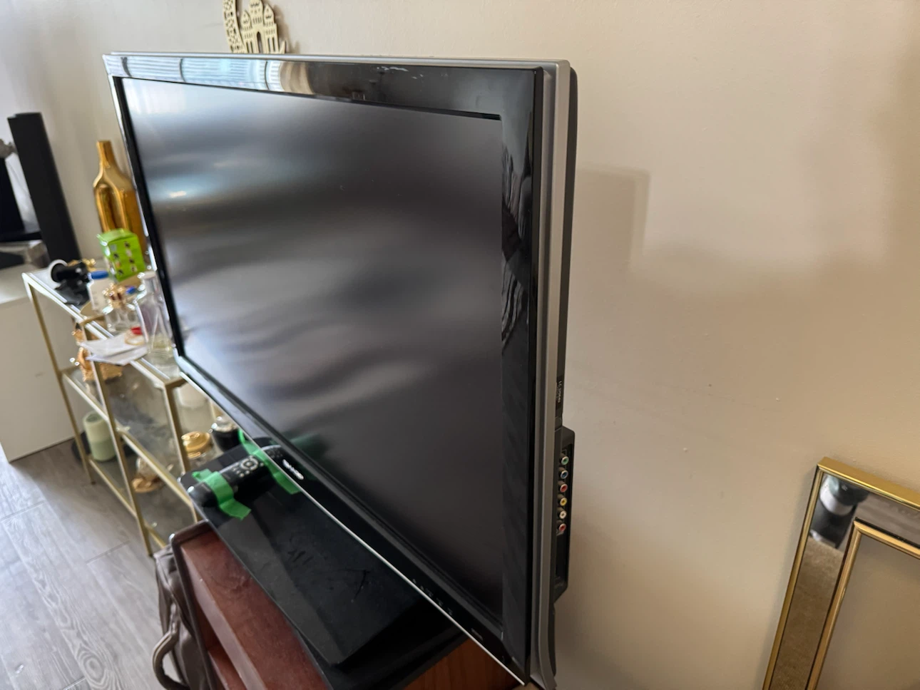 Sharp Aquos Television - photo 2