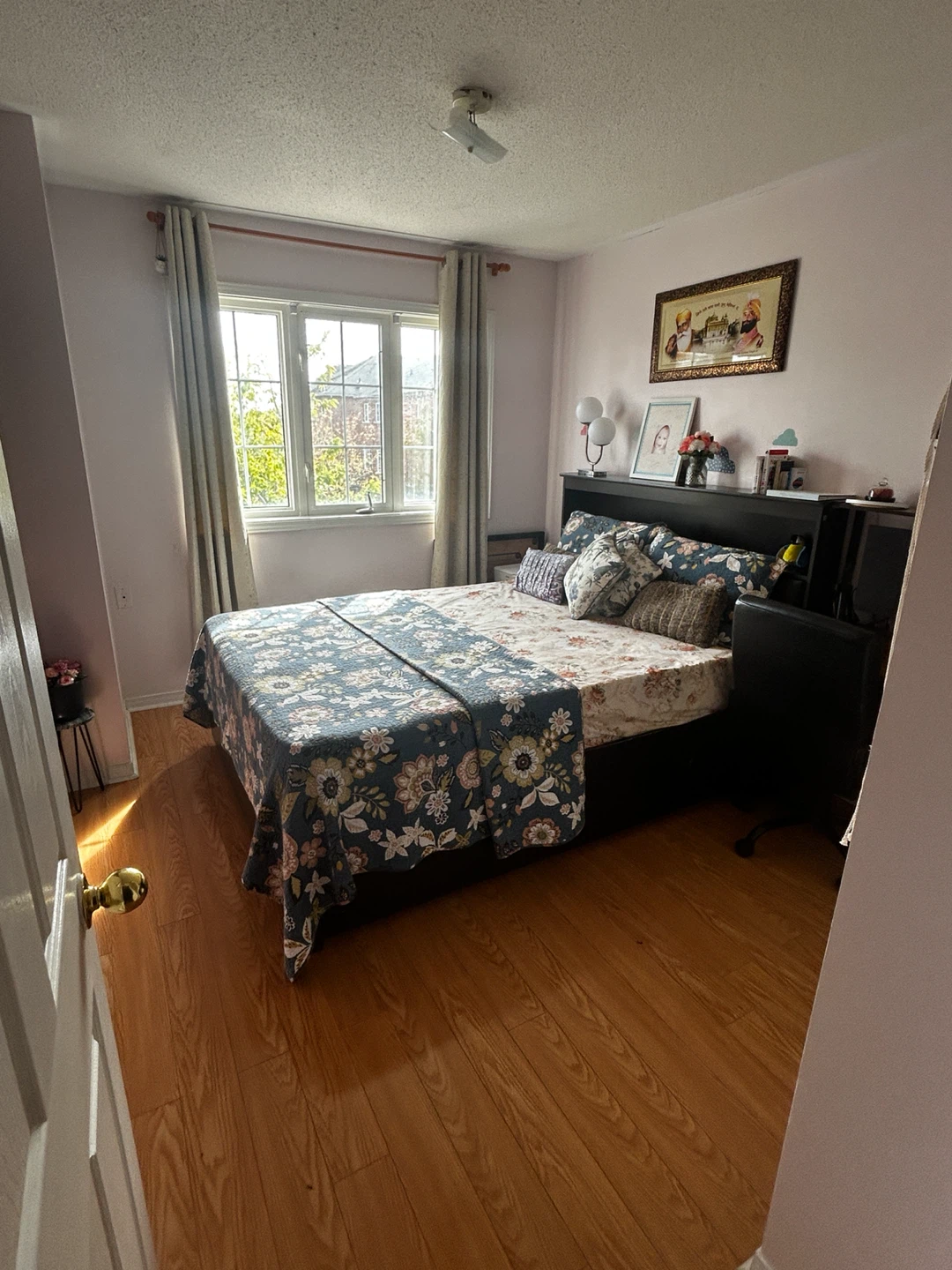 Private Room on Rent - photo 2