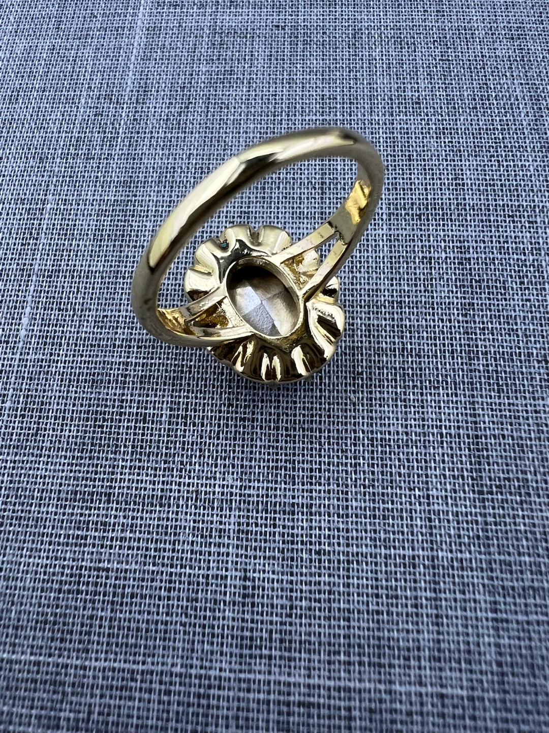 Vintage Style Gold Tone Statement Ring - photo 4