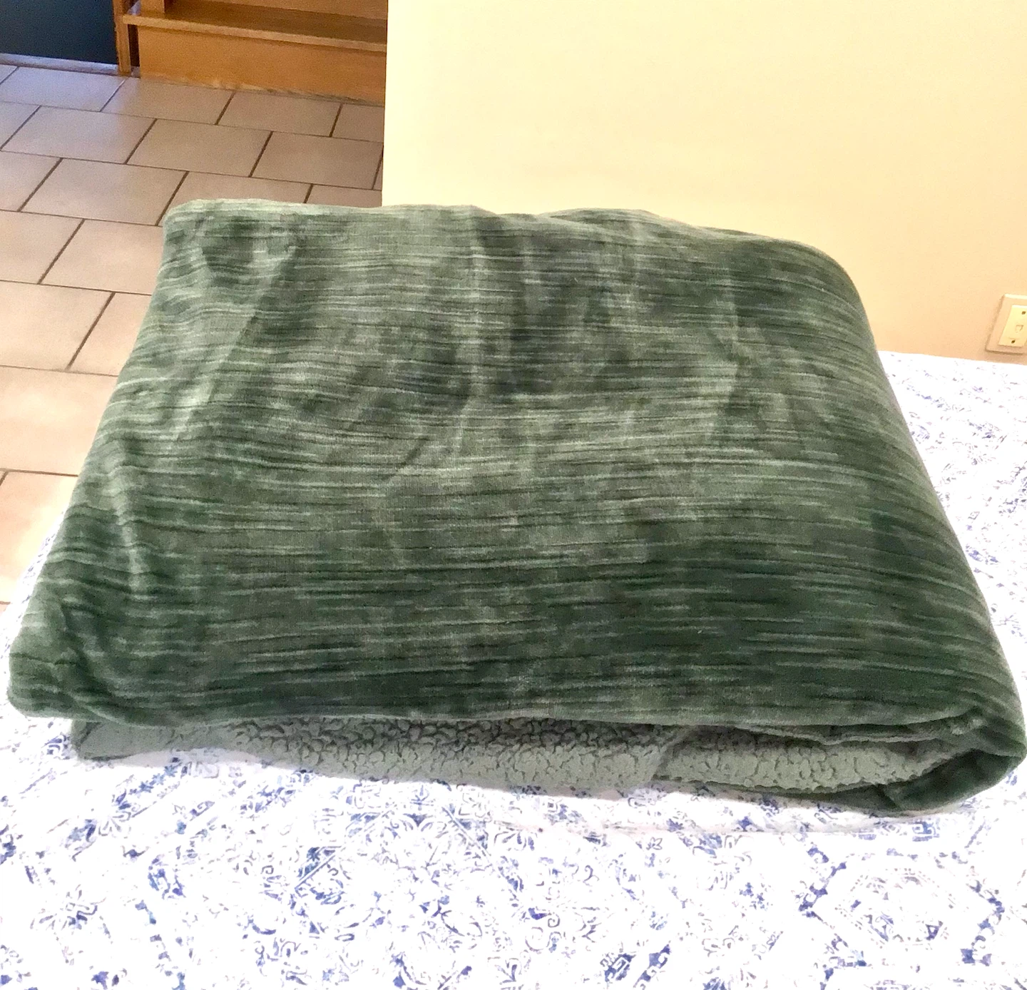 Sherpa queen /king size bed blanket