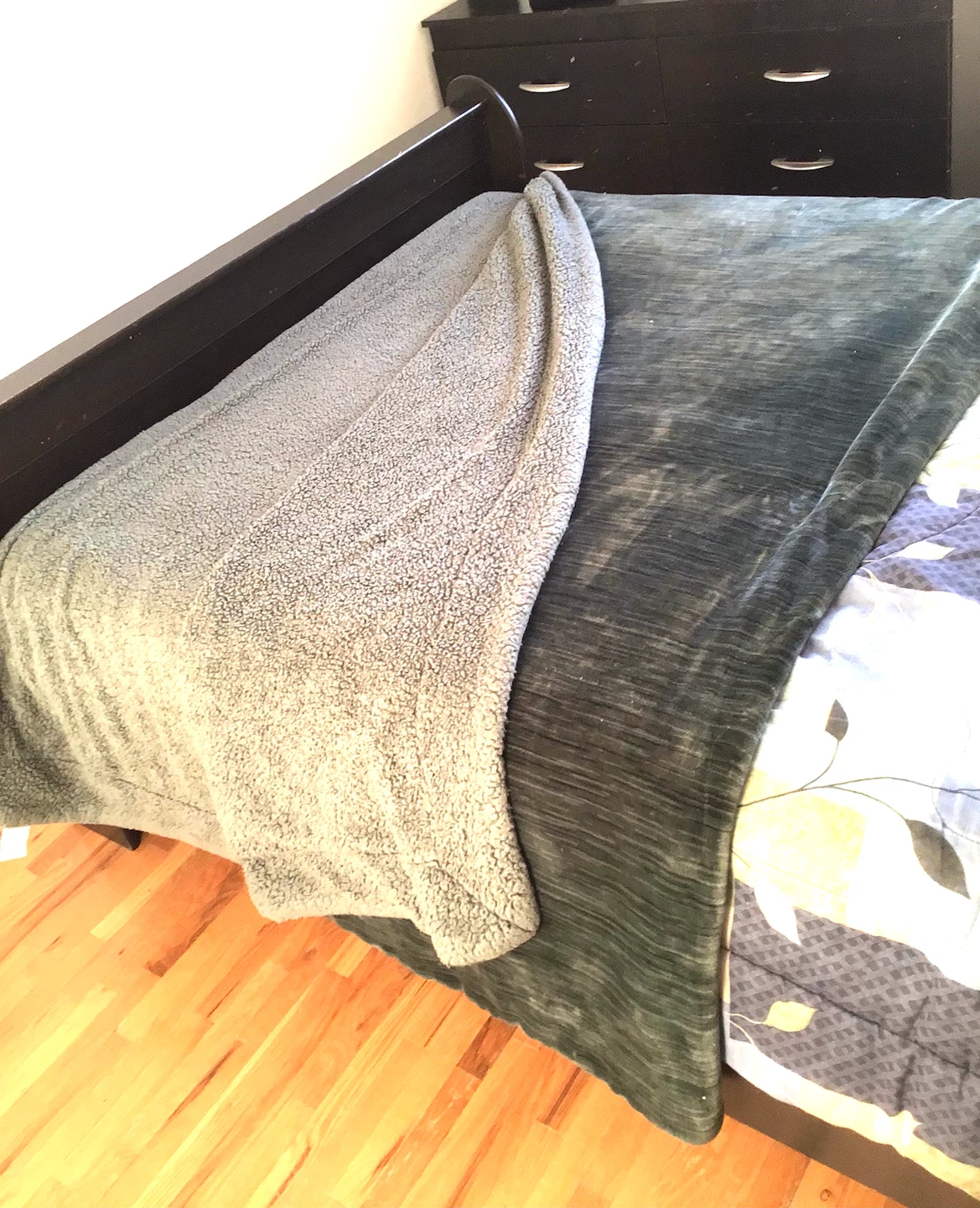 Sherpa queen /king size bed blanket - photo 2