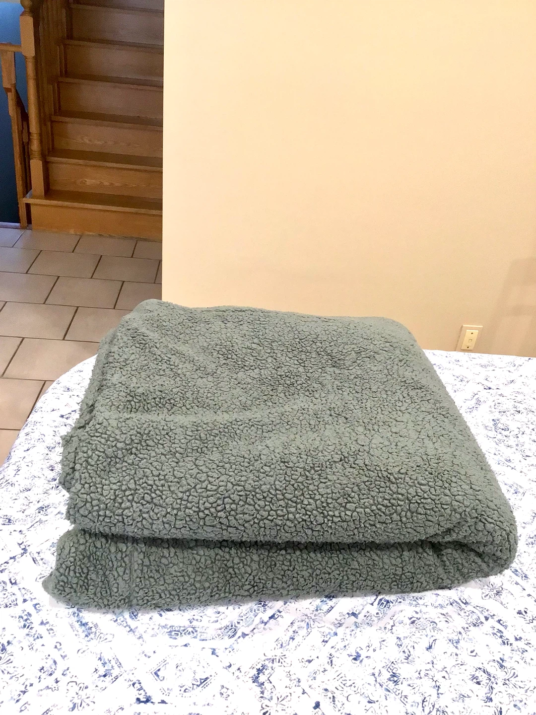 Sherpa queen /king size bed blanket - photo 3