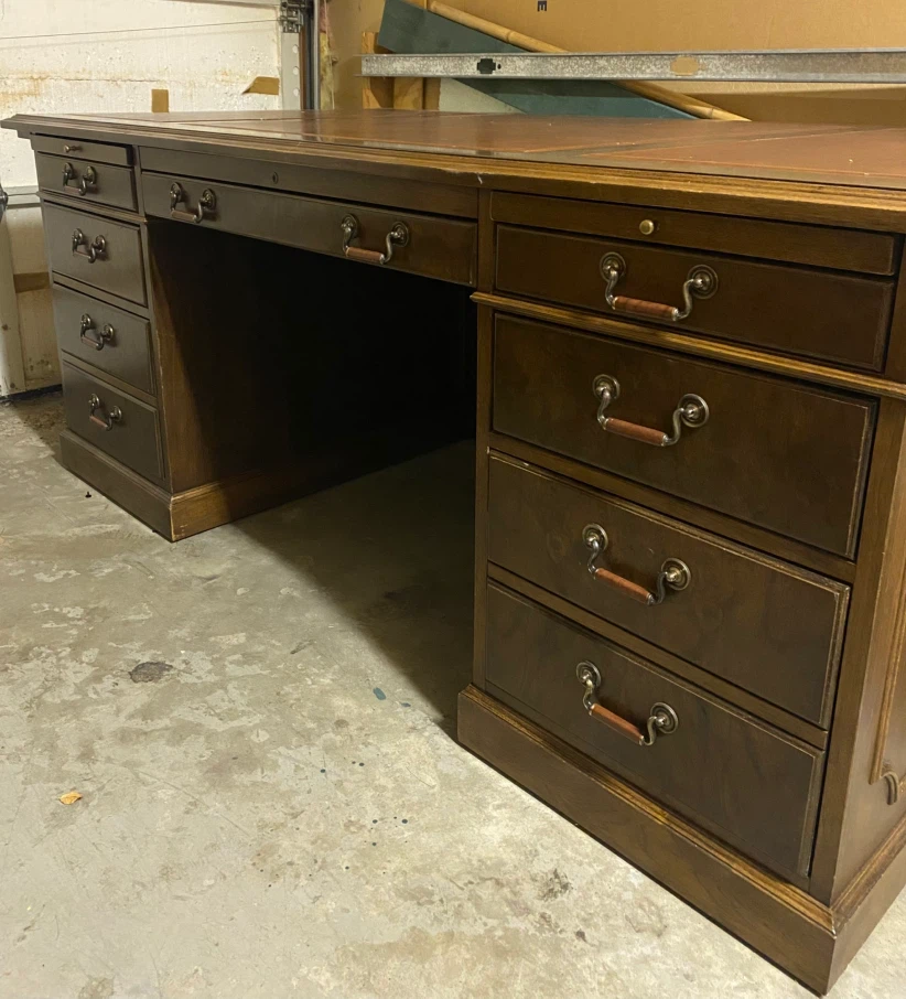 Vintage Leather Top Executive Desk ***
