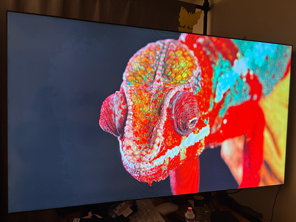 LG 47inch 2K panel TV ultra thin bezzel - photo 3