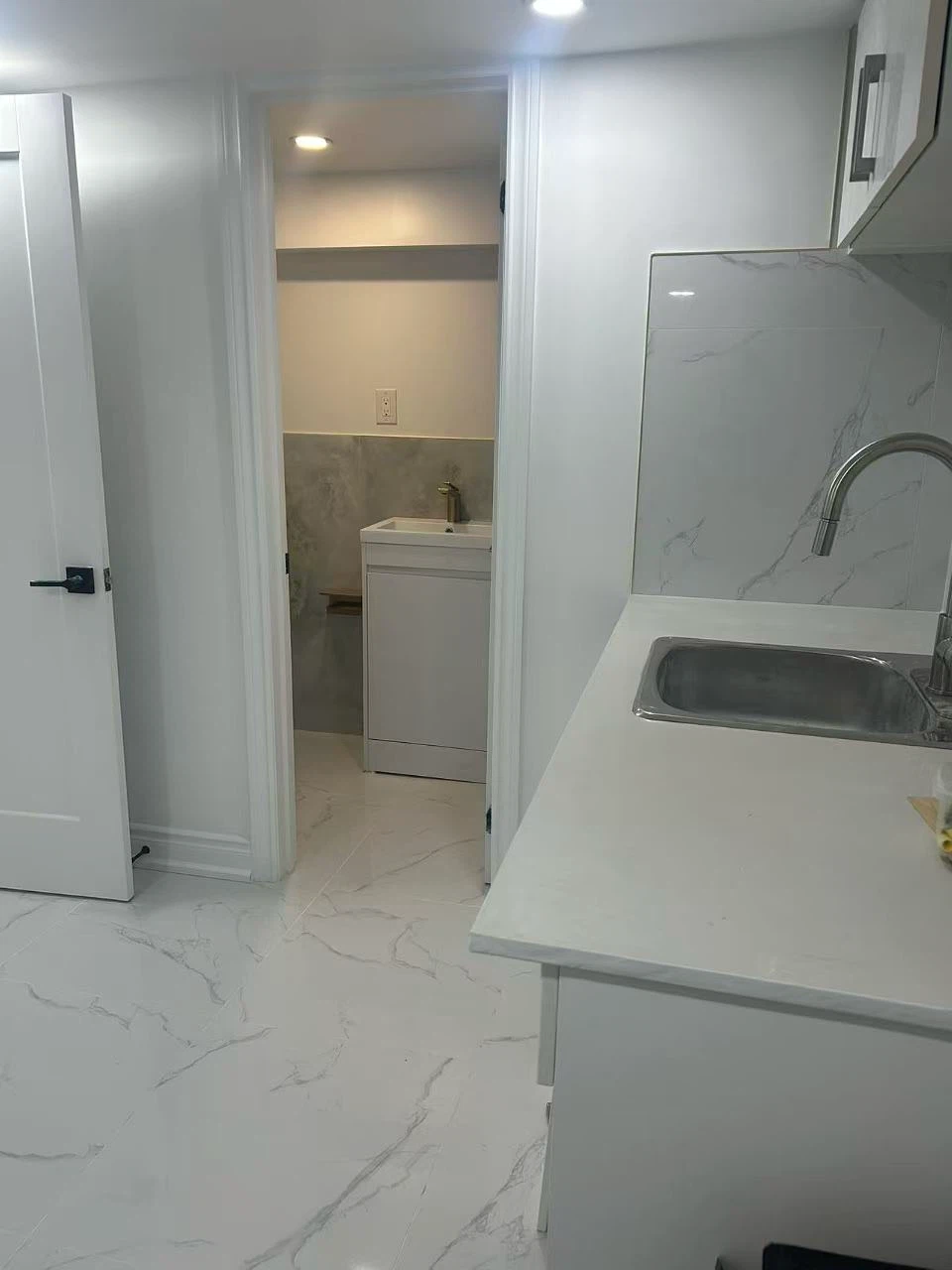 Furnished Private Basement Suite for RENT - photo 4
